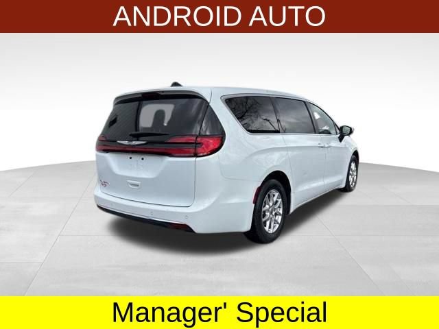 Used 2023 Chrysler Pacifica Touring-L FWD image 7