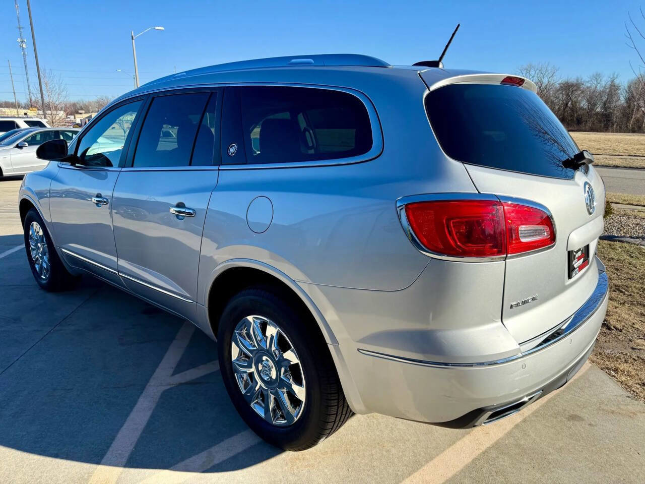Used 2017 Buick Enclave Leather image 3