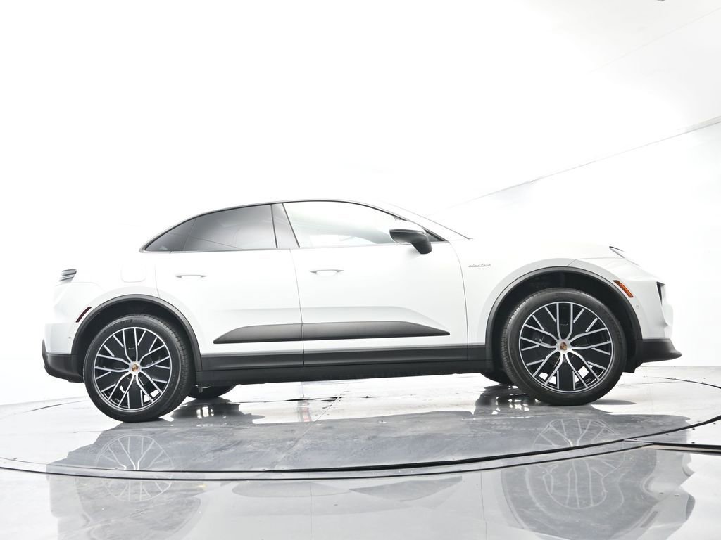 Certified 2025 Porsche Macan Electric RWD image 53