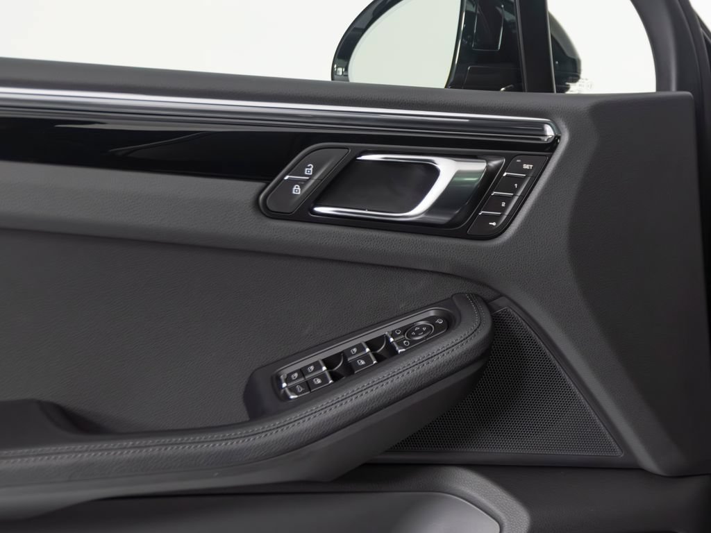 New 2026 Porsche Macan AWD/4WD image 20