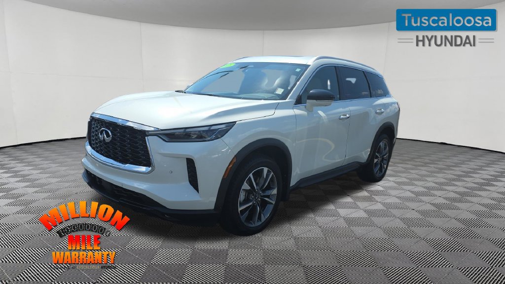 Used 2023 INFINITI QX60 Luxe w/ Cargo Package FWD image 3