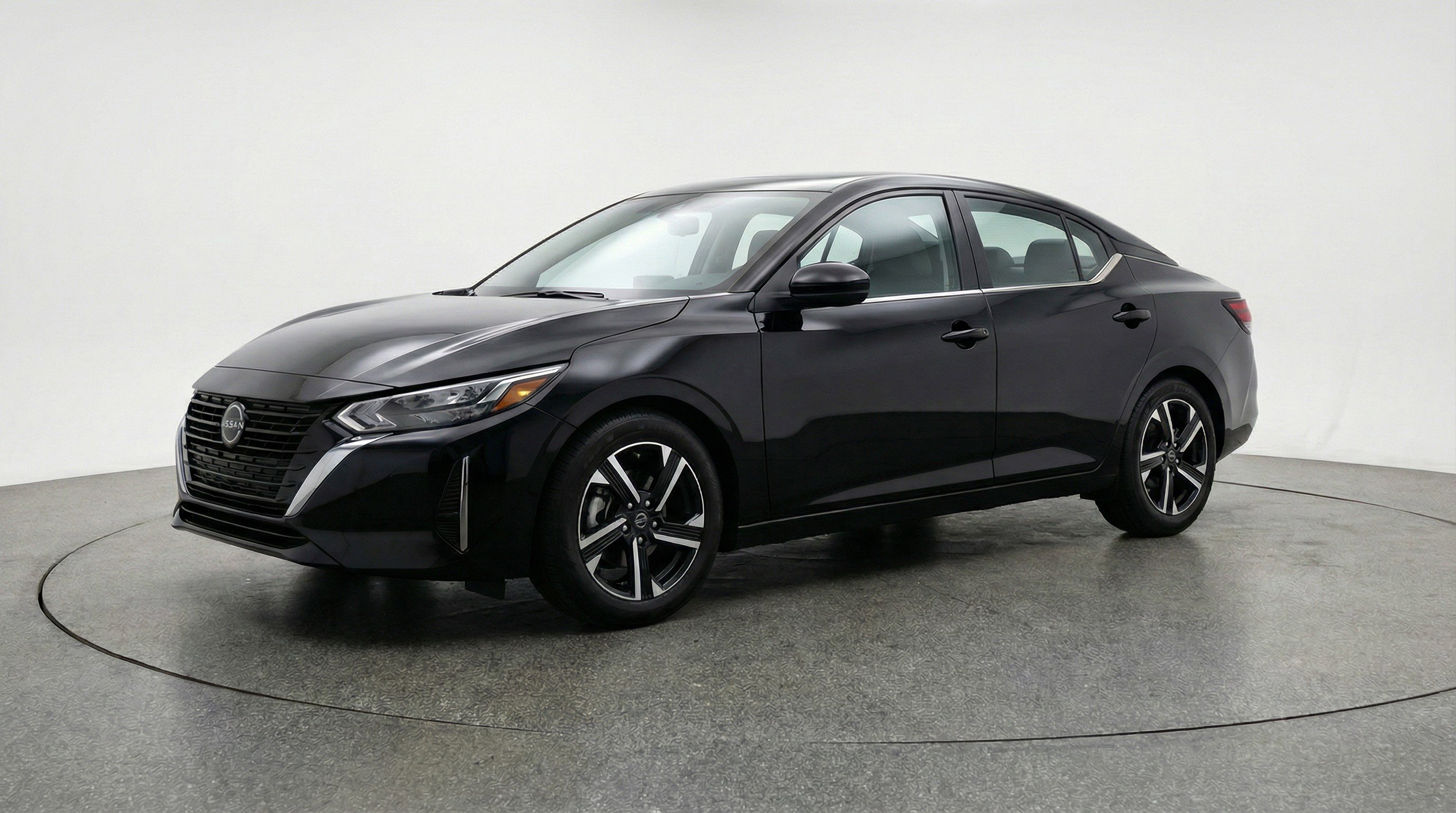 Used 2025 Nissan Sentra SV image 3