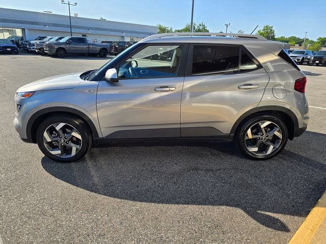 Used 2025 Hyundai Venue SEL FWD image 29