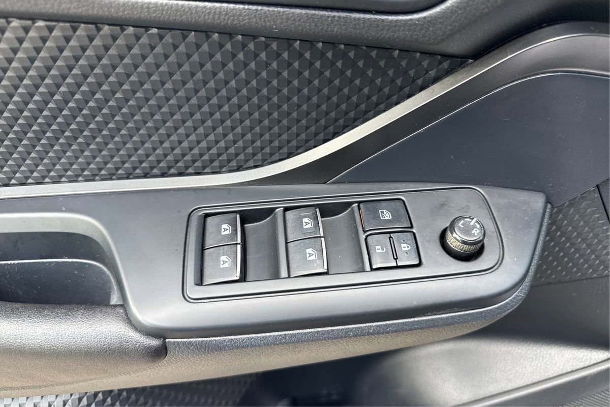 Used 2018 Toyota C-HR XLE FWD image 30