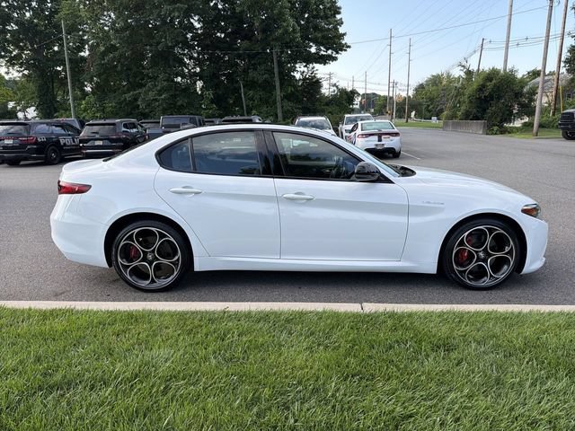 Used 2023 Alfa Romeo Giulia Veloce AWD/4WD image 9