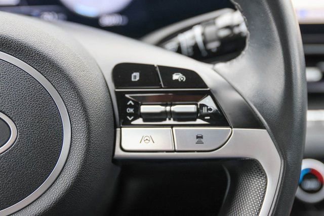 Used 2024 Hyundai Elantra Limited image 28