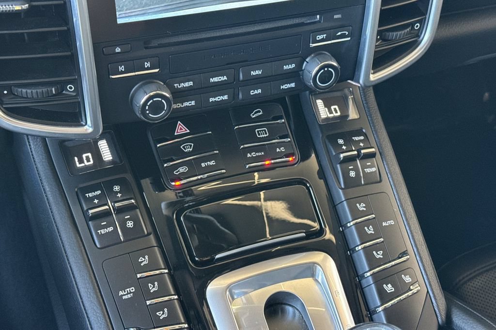 Used 2018 Porsche Cayenne Platinum Edition AWD/4WD image 20