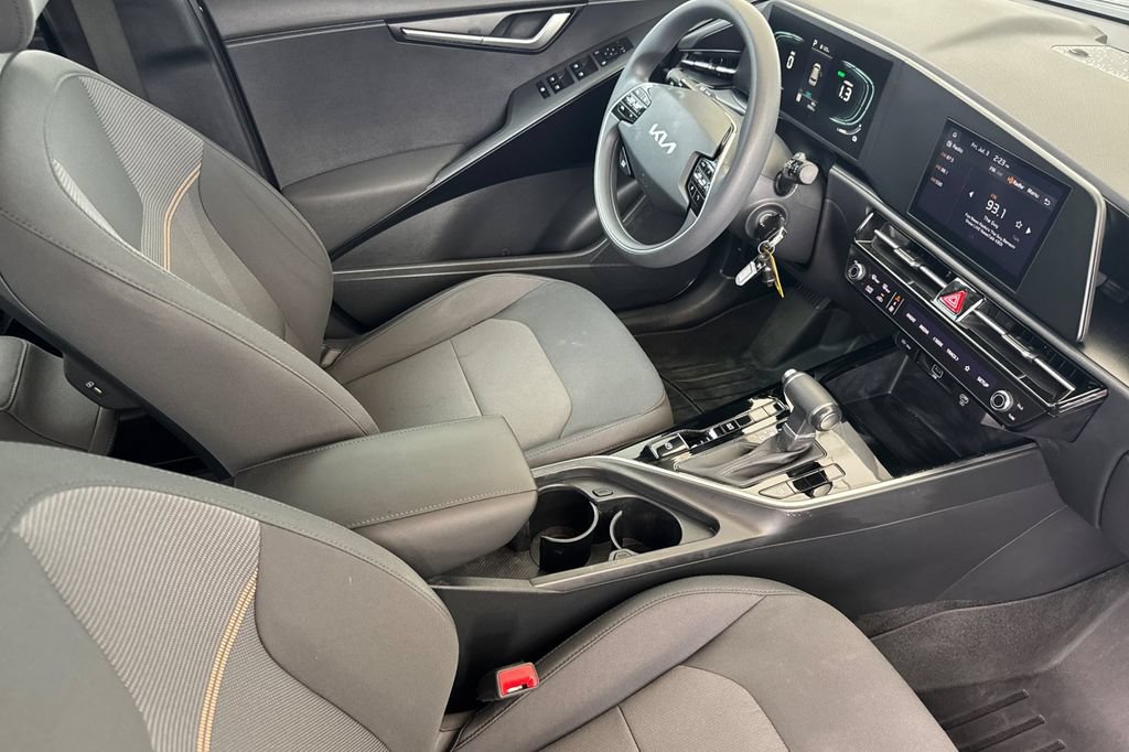 Used 2024 Kia Niro LX FWD image 16