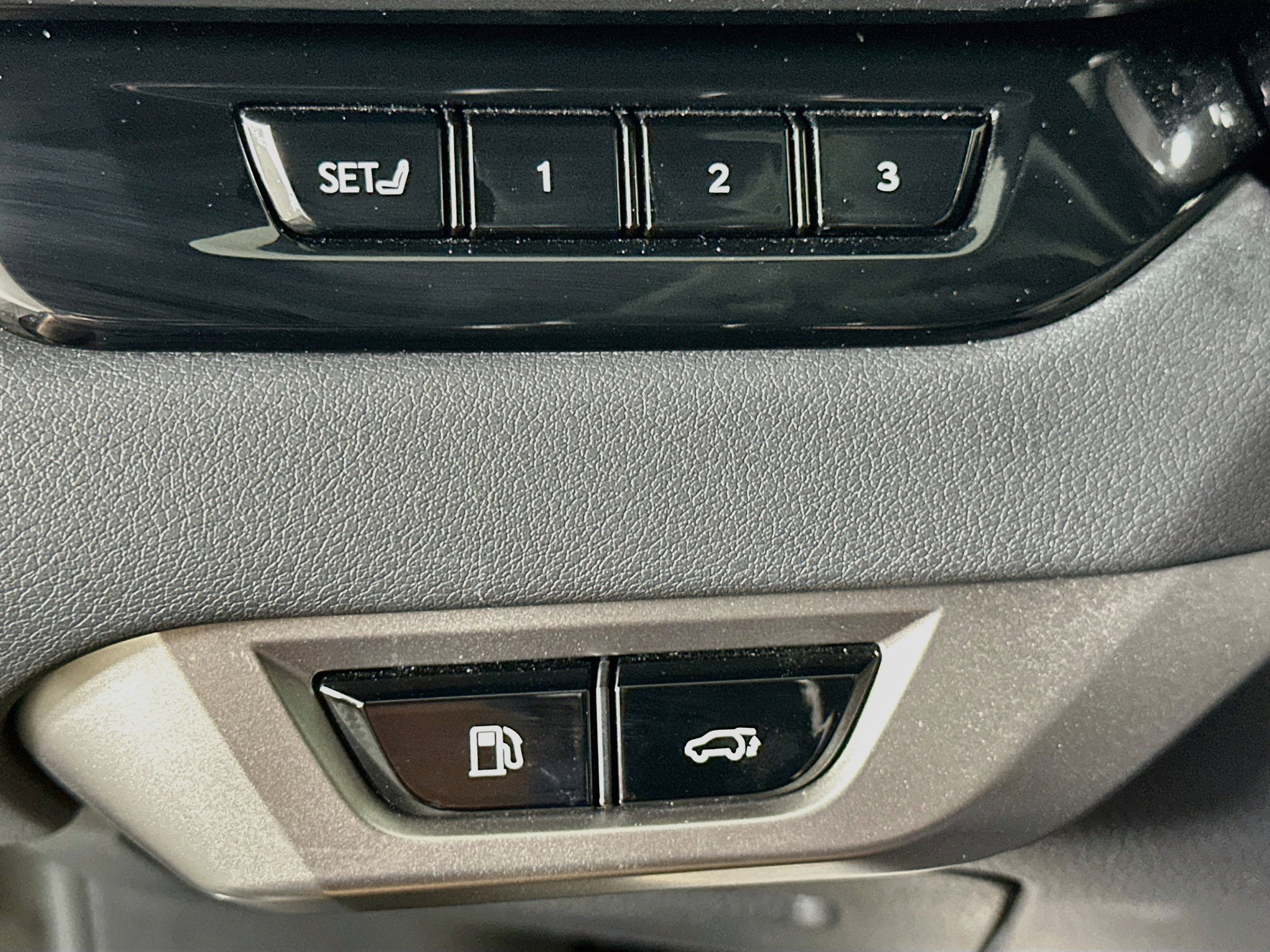 Used 2025 Lexus RX 350 Premium w/ Accessory Package (Z1) FWD image 17