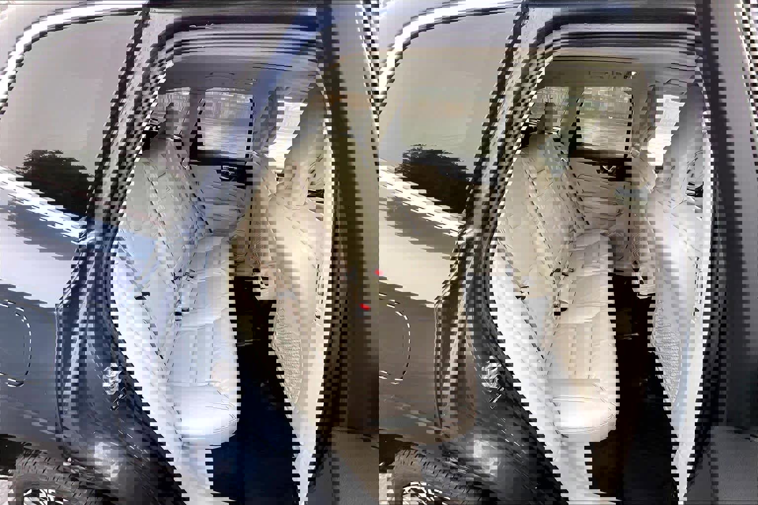 Used 2018 Volvo XC60 T8 Inscription w/ Advanced Package image 30