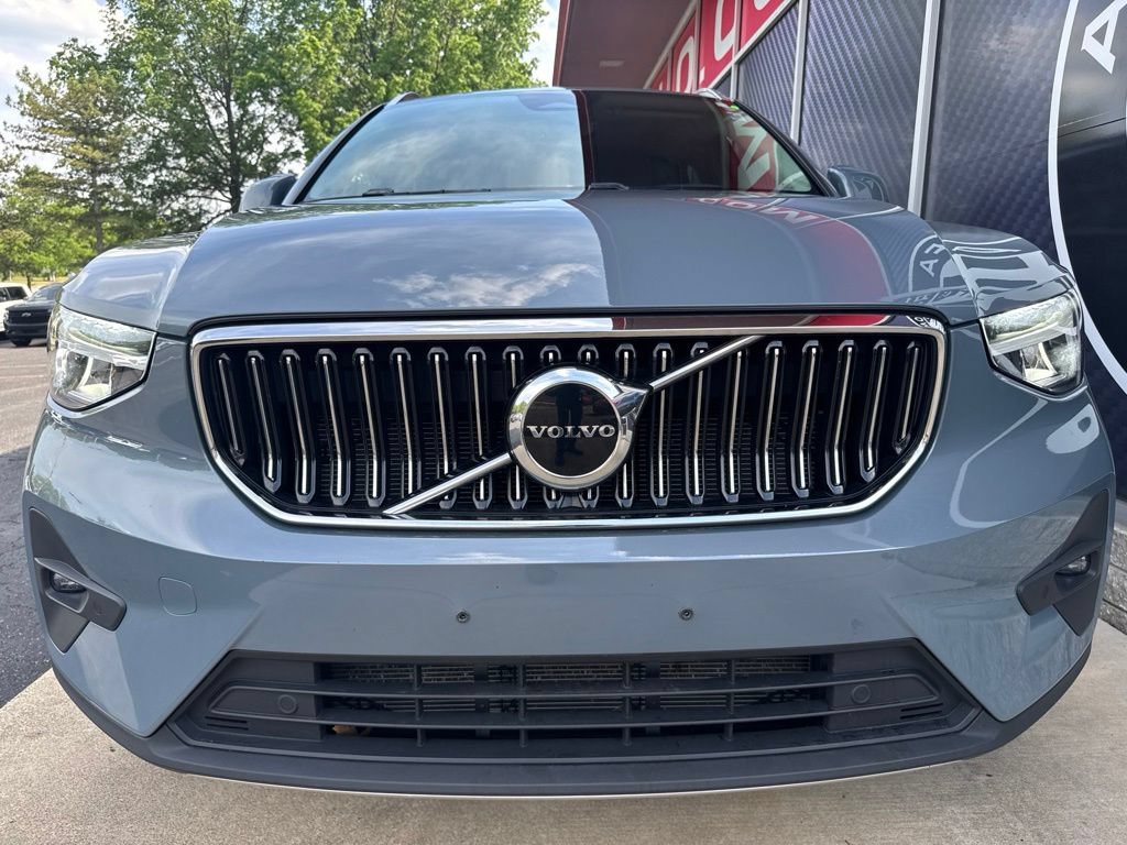 Used 2023 Volvo XC40 B5 Plus AWD/4WD image 8