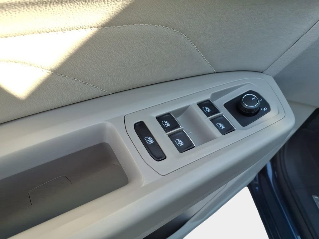 Used 2023 Volkswagen Atlas SE image 21