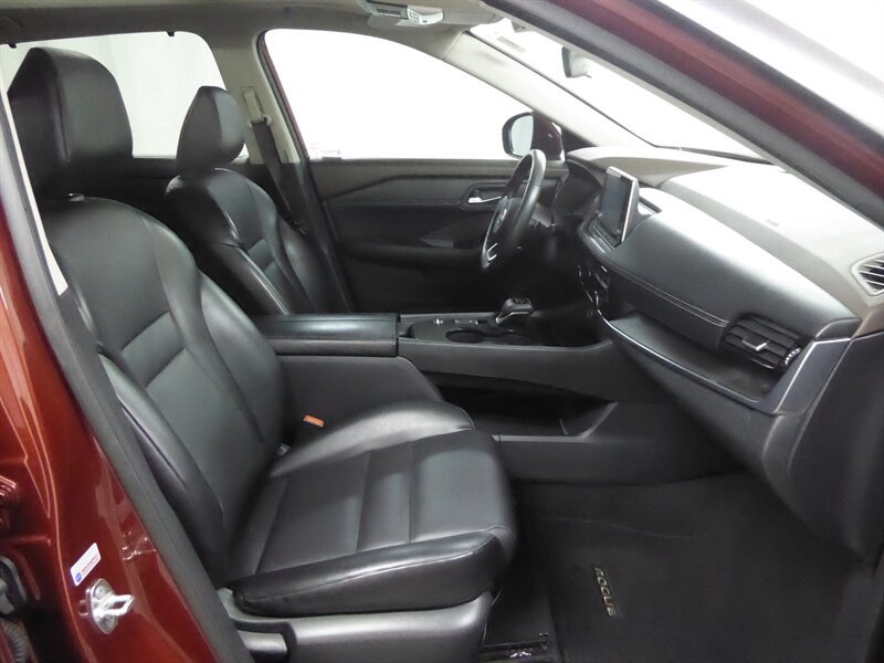 Used 2022 Nissan Rogue SV w/ SV Premium Package FWD image 25