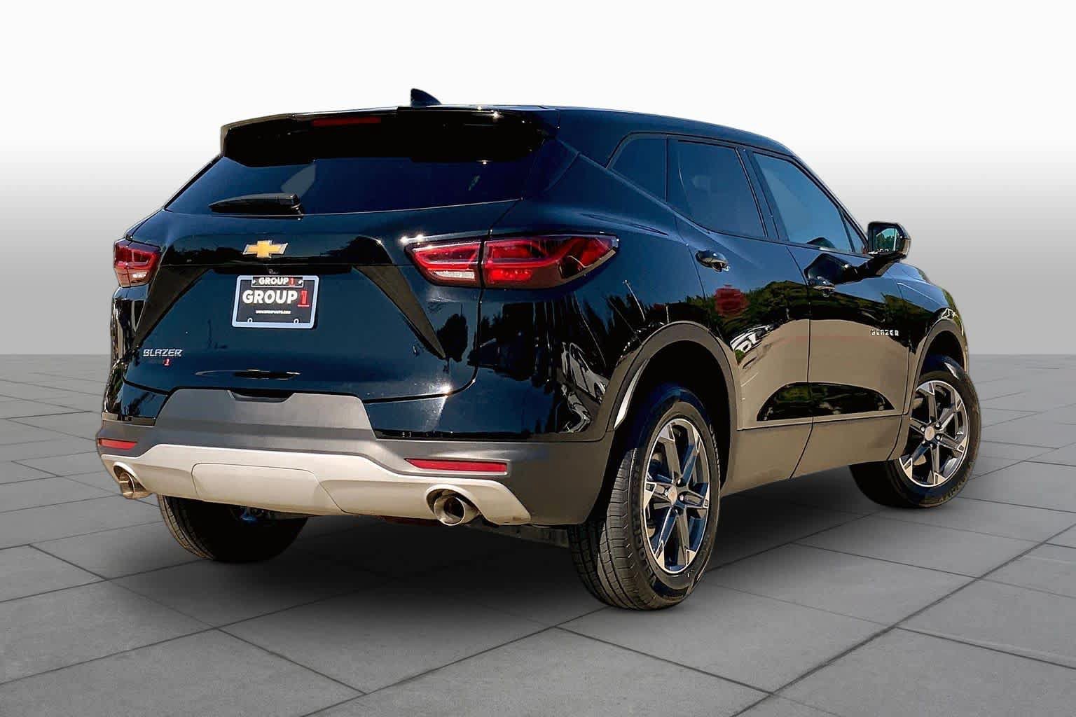 Used 2025 Chevrolet Blazer LT FWD image 12