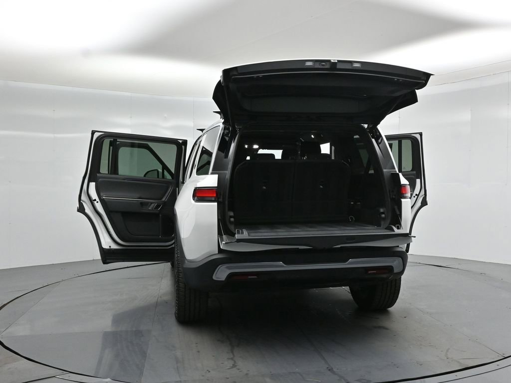 Used 2024 Rivian R1S Adventure AWD/4WD image 32