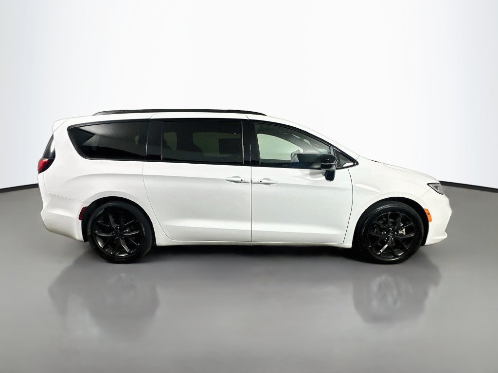 Used 2025 Chrysler Pacifica Limited FWD image 7