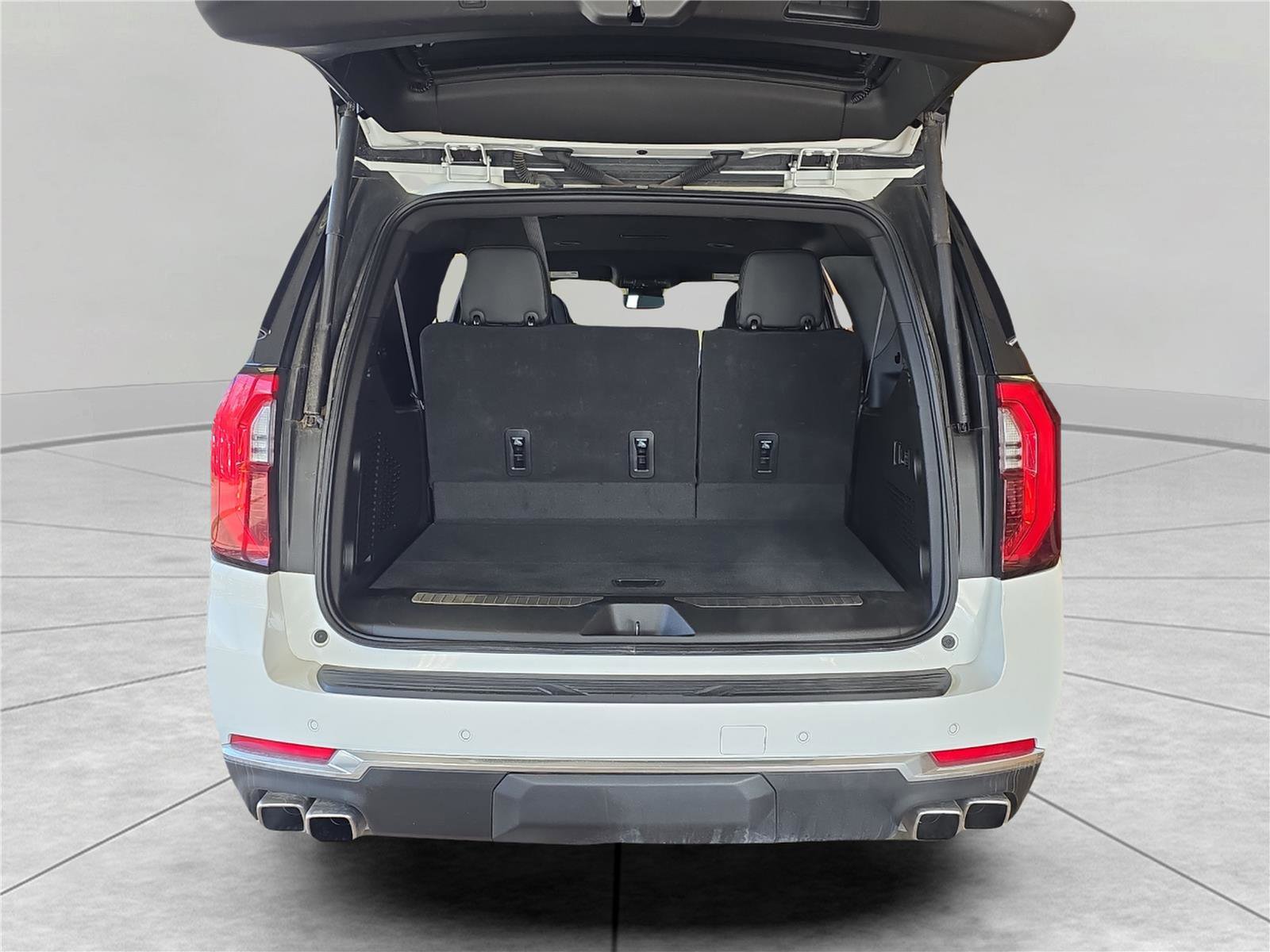 Used 2025 GMC Yukon XL Denali AWD/4WD image 13