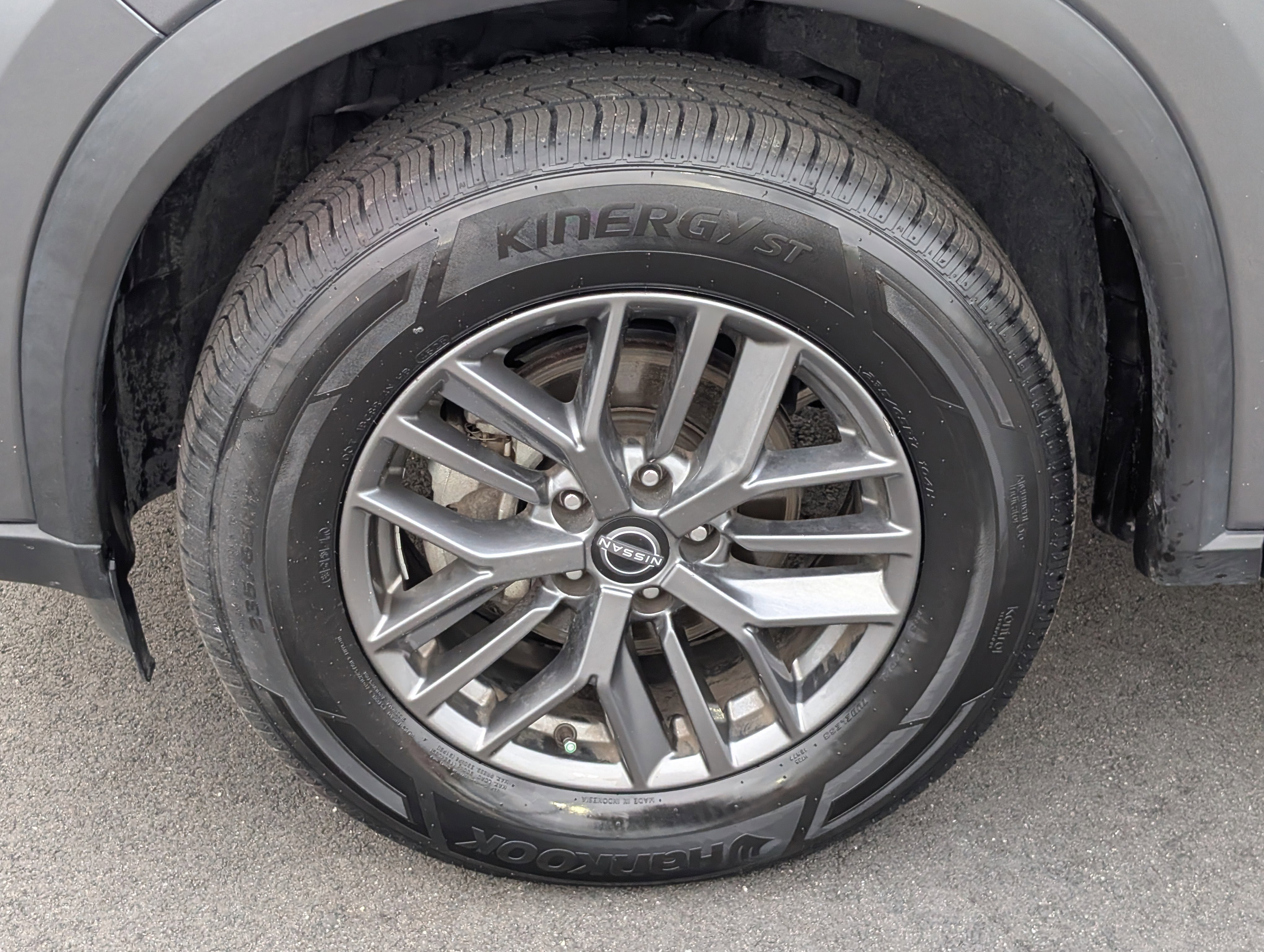 Used 2024 Nissan Rogue S FWD image 13
