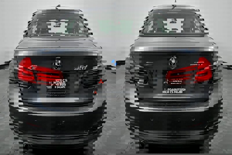 Used 2018 BMW 320i xDrive Sedan image 9