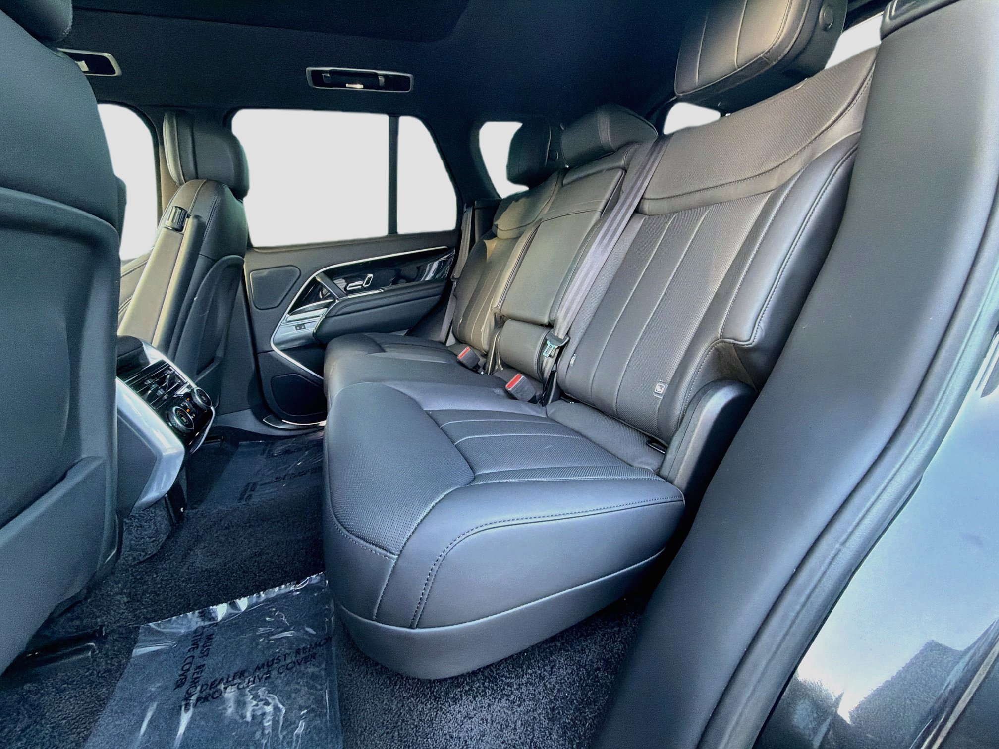 Used 2025 Land Rover Range Rover SE AWD/4WD image 22