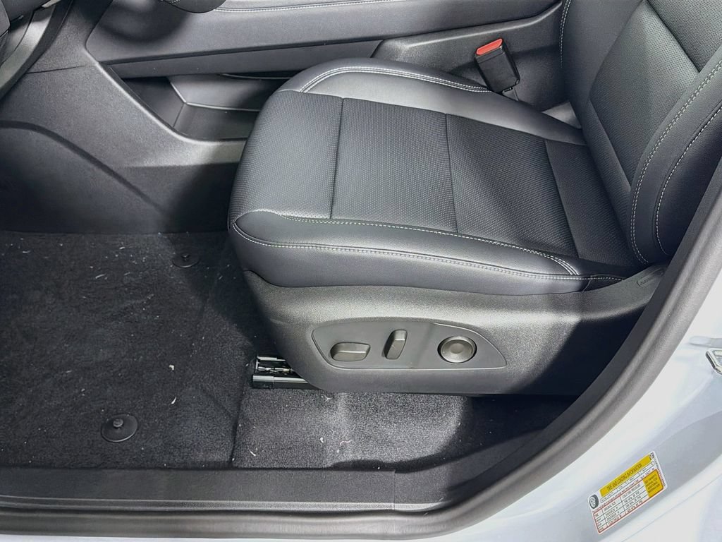 New 2027 Chevrolet Traverse LT w/ Midnight/Sport Edition FWD image 19