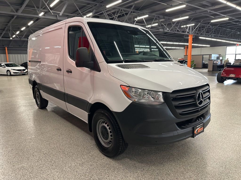 Used 2022 Mercedes-Benz Sprinter 1500 image 2