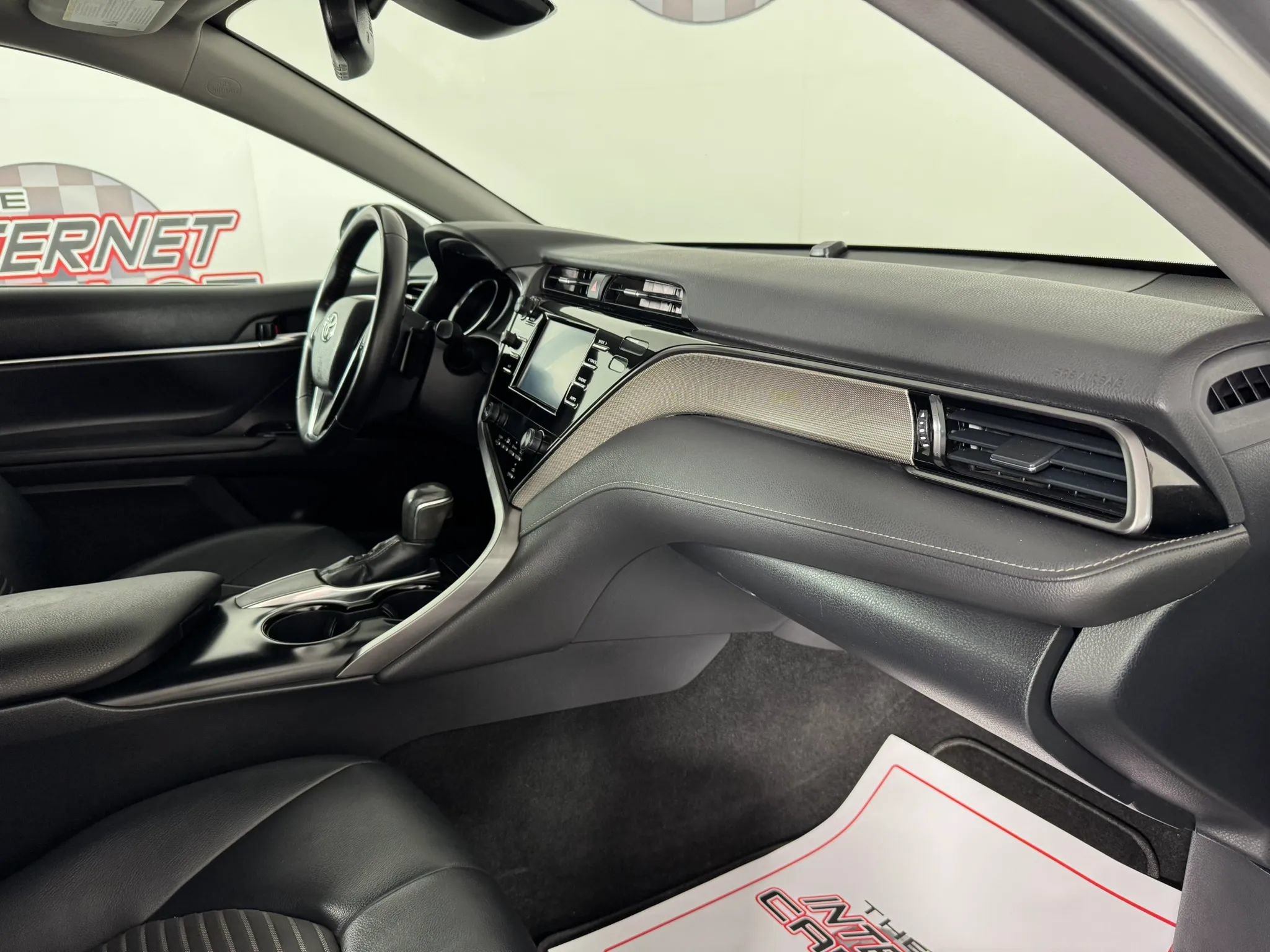 Used 2019 Toyota Camry SE w/ Convenience Package FWD image 12