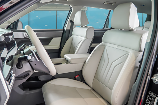 Certified 2025 Hyundai Santa Fe SEL FWD image 32
