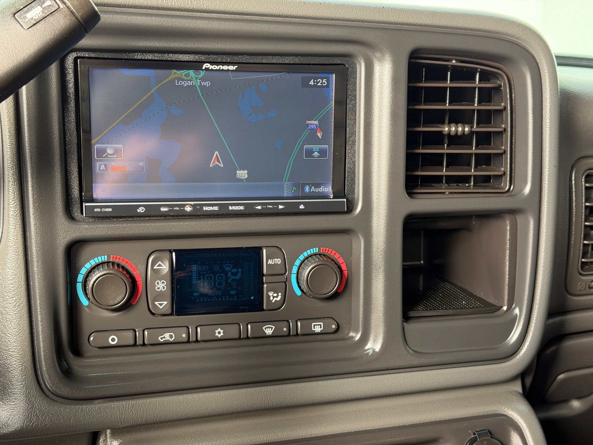 Used 2007 GMC Sierra 3500 SLT w/ Heavy-Duty Power Package AWD/4WD image 23