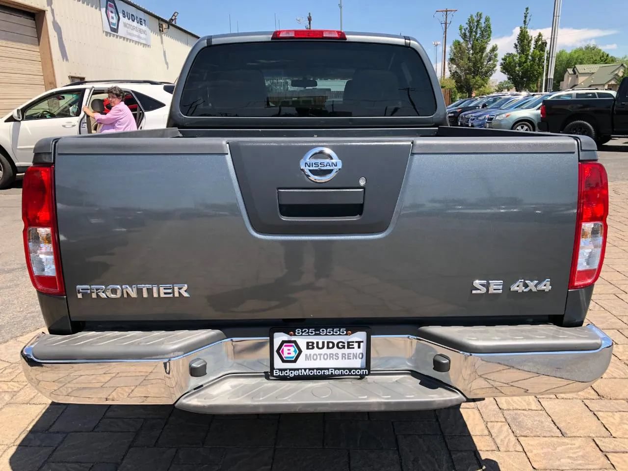 Used 2009 Nissan Frontier SE w/ SE Value Truck Pkg AWD/4WD image 3