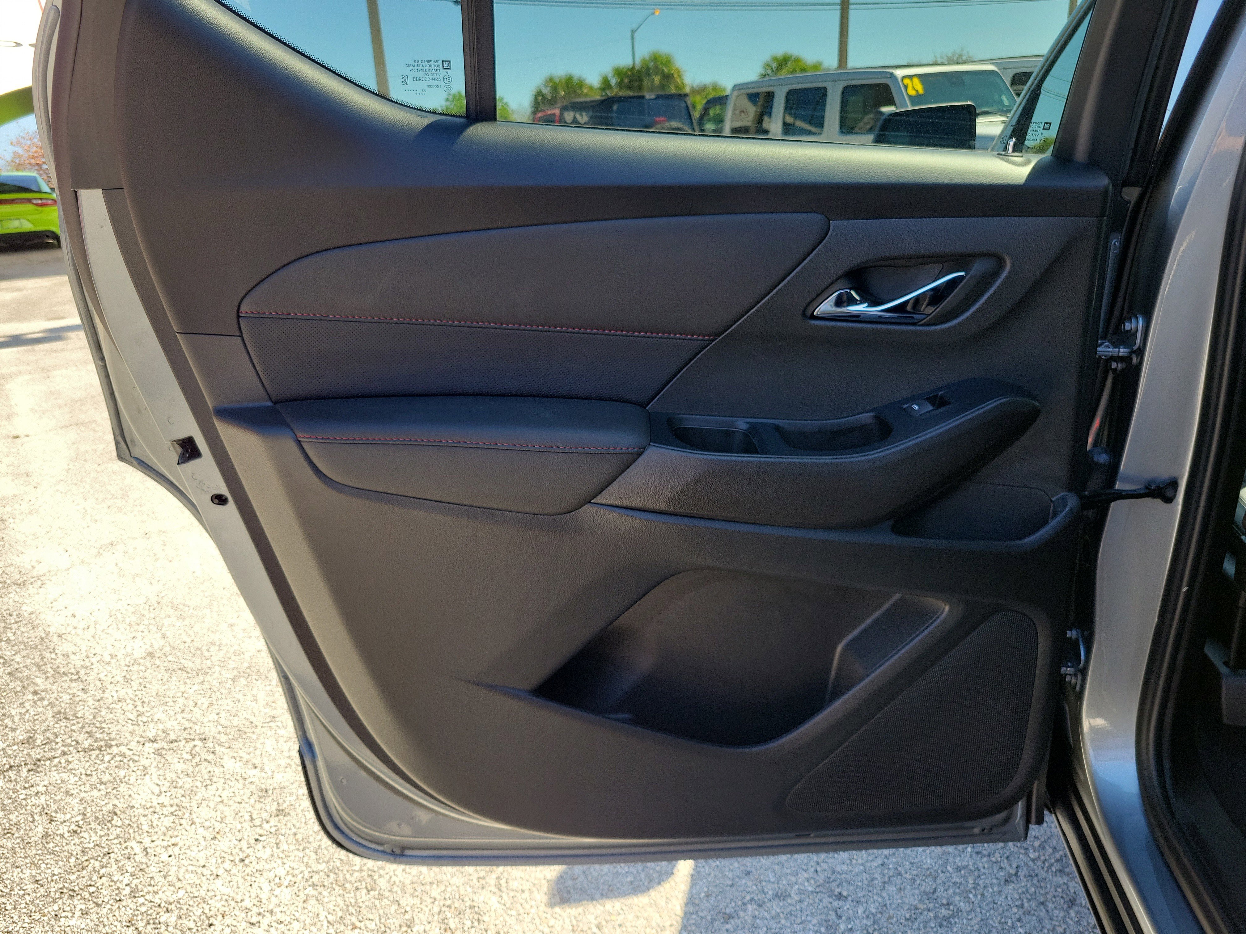 Used 2023 Chevrolet Traverse RS image 11