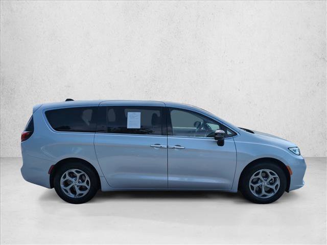 Used 2024 Chrysler Pacifica Limited FWD image 4