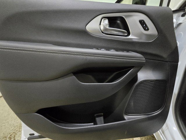 New 2026 Chrysler Pacifica Limited w/ S Appearance Package image 35