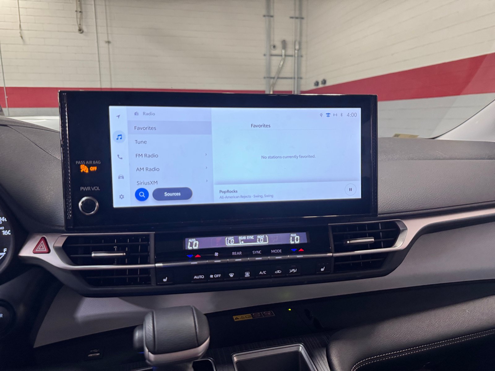 Certified 2026 Toyota Sienna XLE FWD image 28