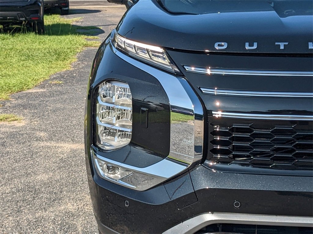 New 2025 Mitsubishi Outlander SE image 10