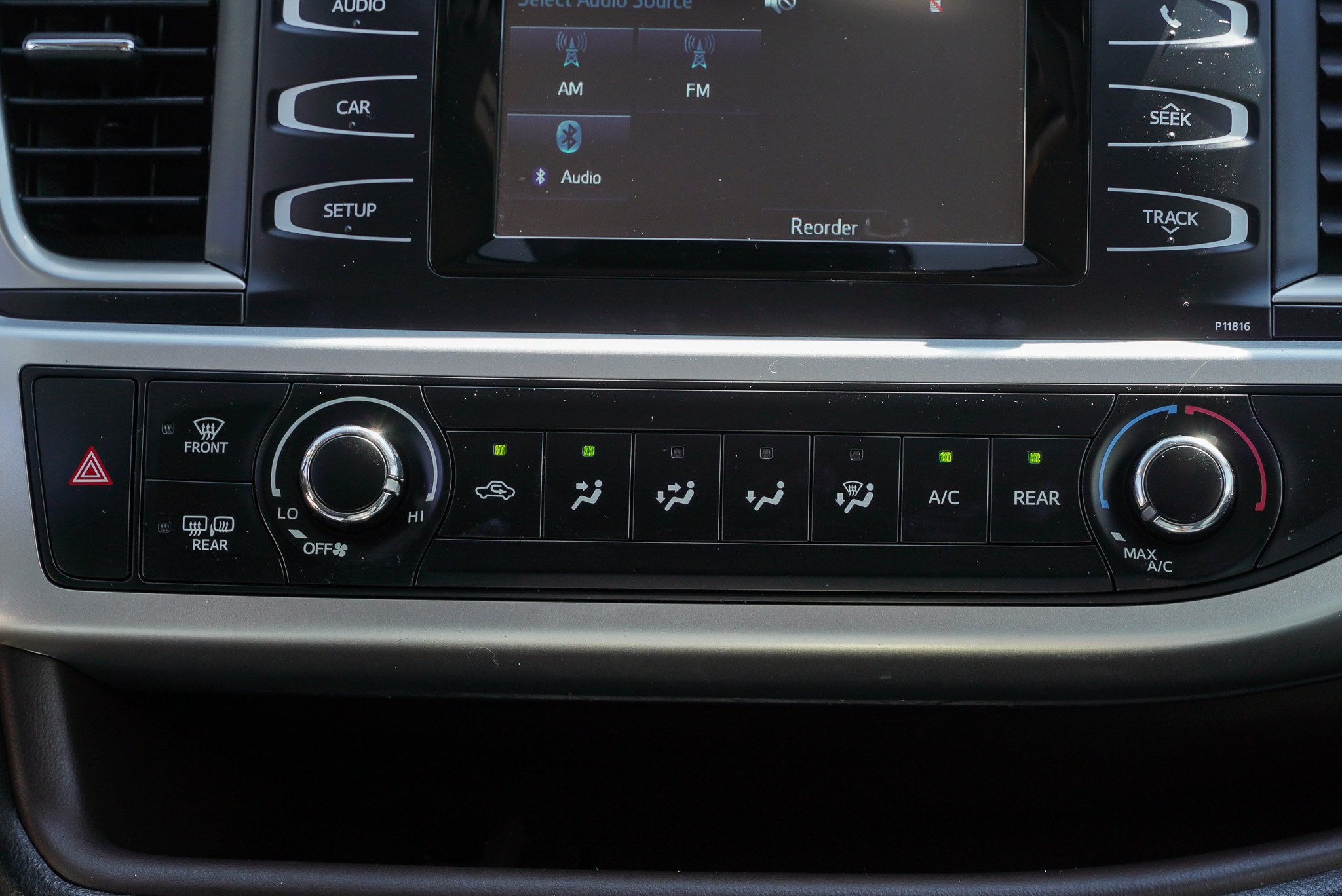 Used 2019 Toyota Highlander LE AWD/4WD image 36