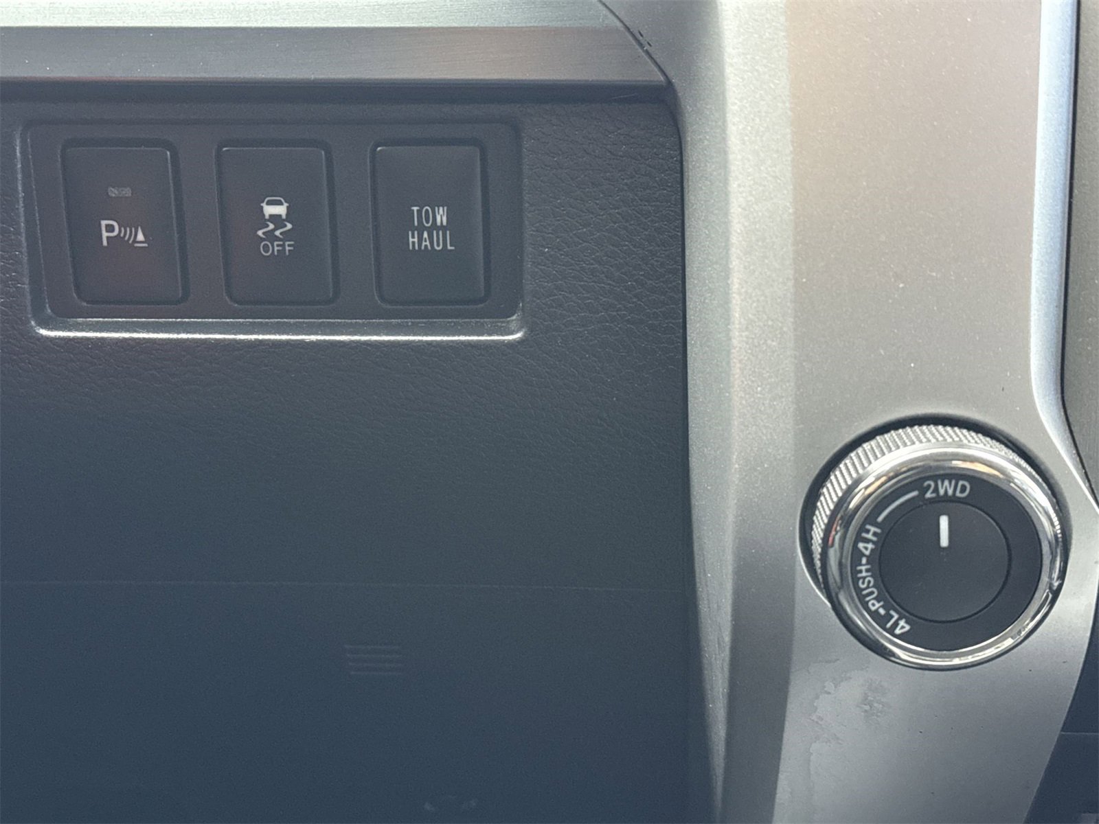 Used 2015 Toyota Tundra Platinum image 32