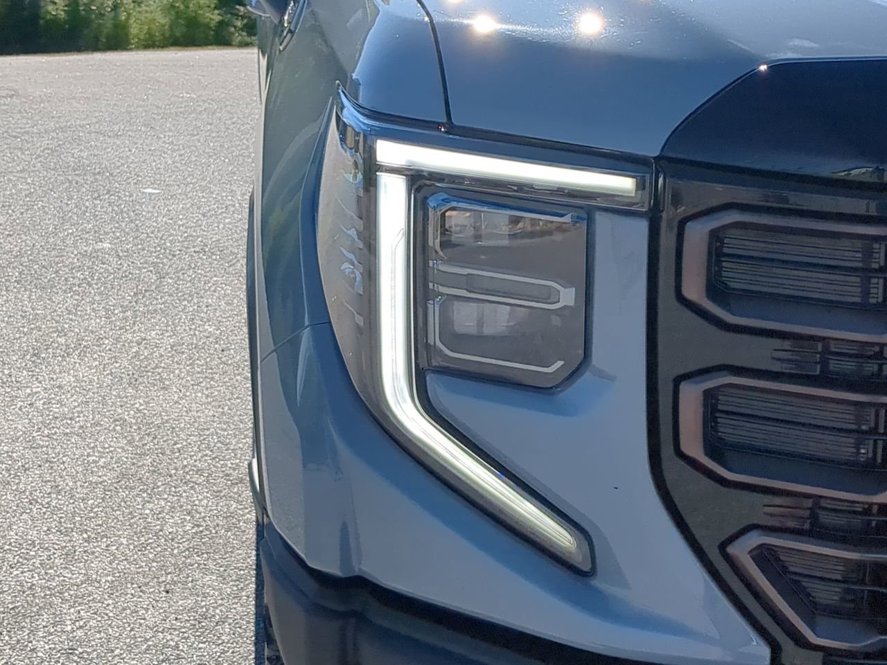 Used 2024 GMC Sierra 1500 AT4X AWD/4WD image 8