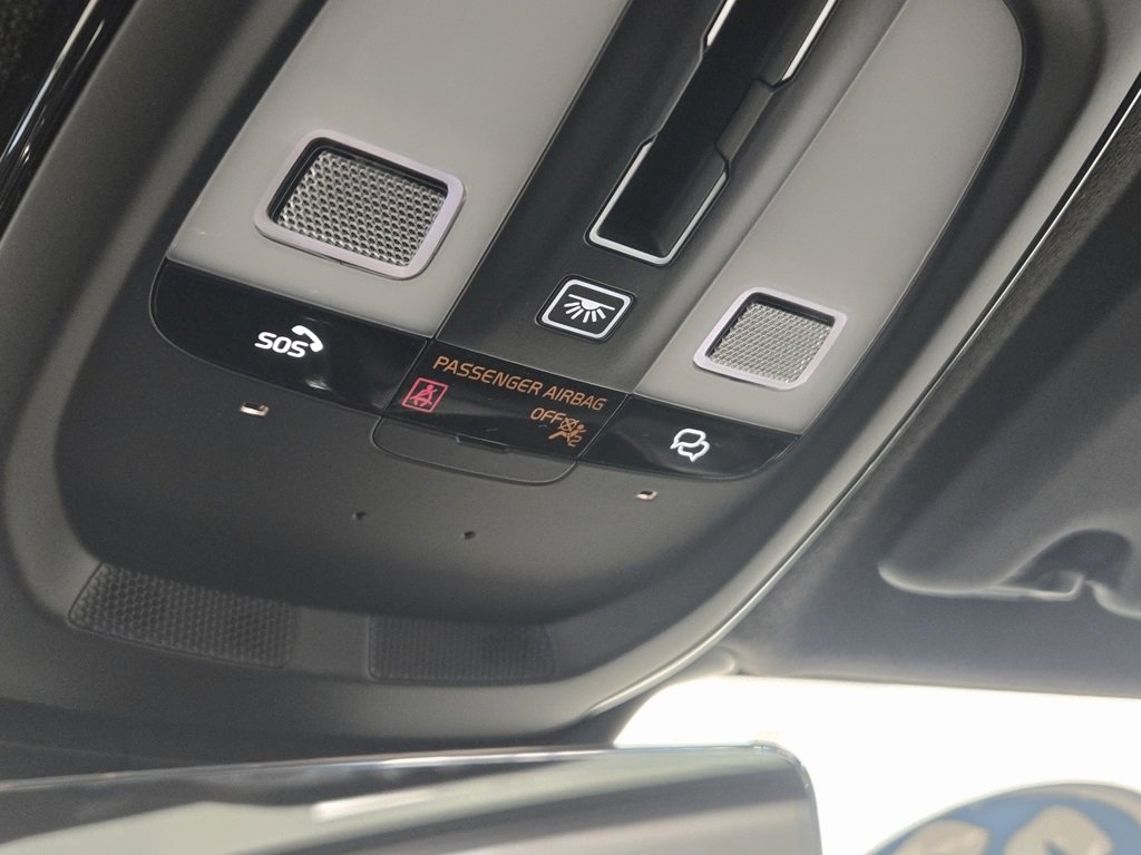 Certified 2023 Volvo XC40 B5 Ultimate w/ Climate Package image 24