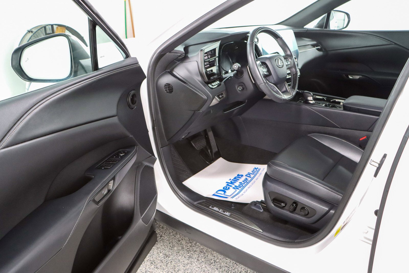 Used 2024 Lexus RX 350 Premium w/ Accessory Package (K3) FWD image 3