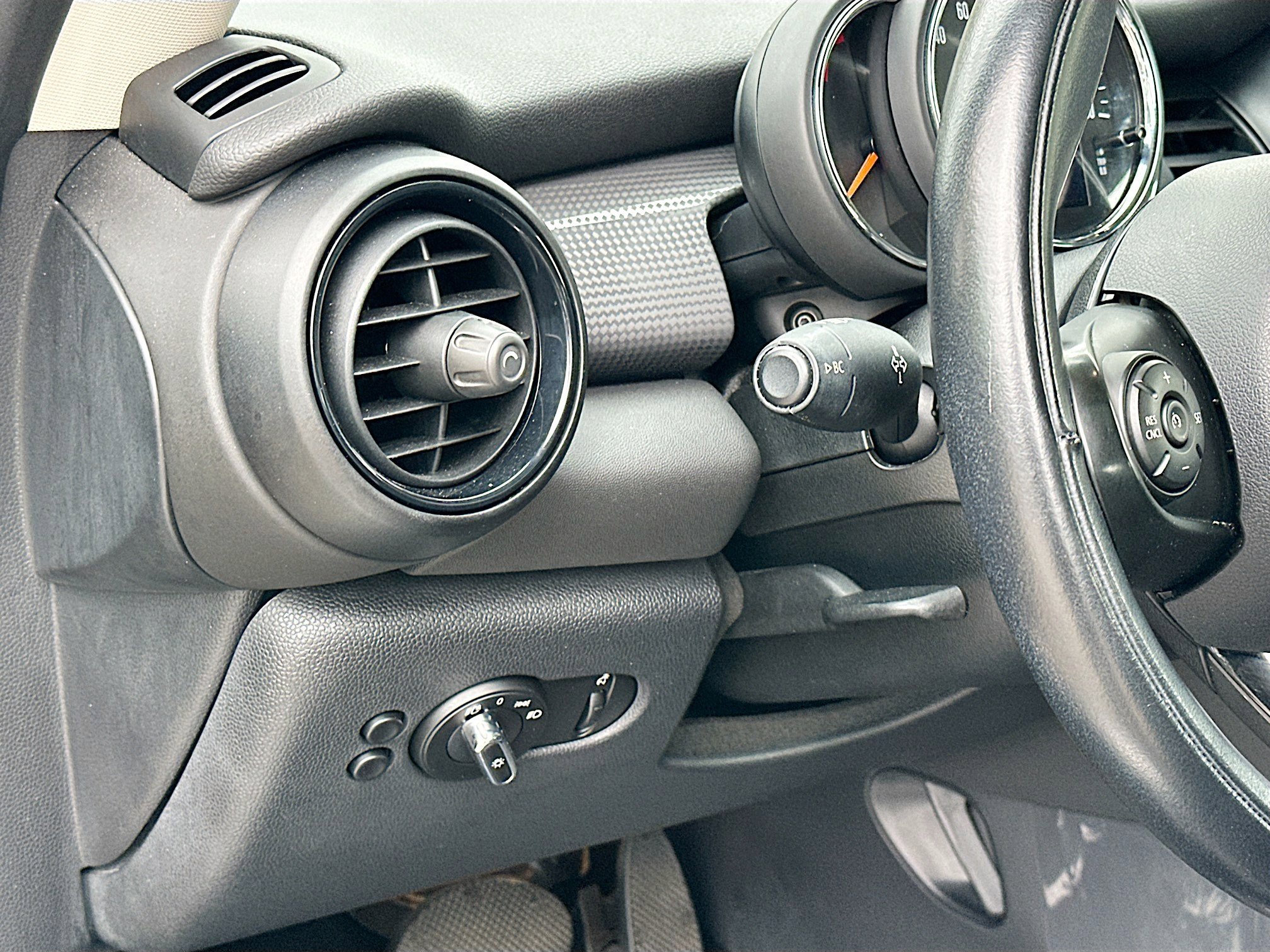 Used 2018 MINI Cooper 2-Door Hardtop image 10