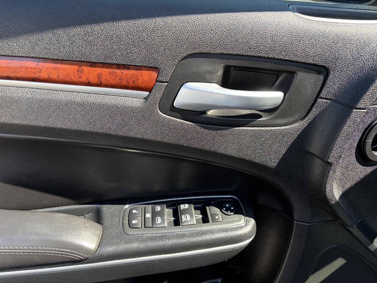 Used 2014 Chrysler 300 RWD image 12