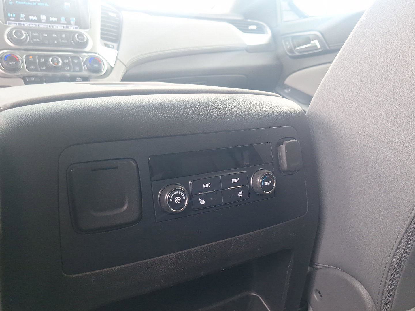 Used 2019 Chevrolet Tahoe LT w/ LT Signature Package AWD/4WD image 16