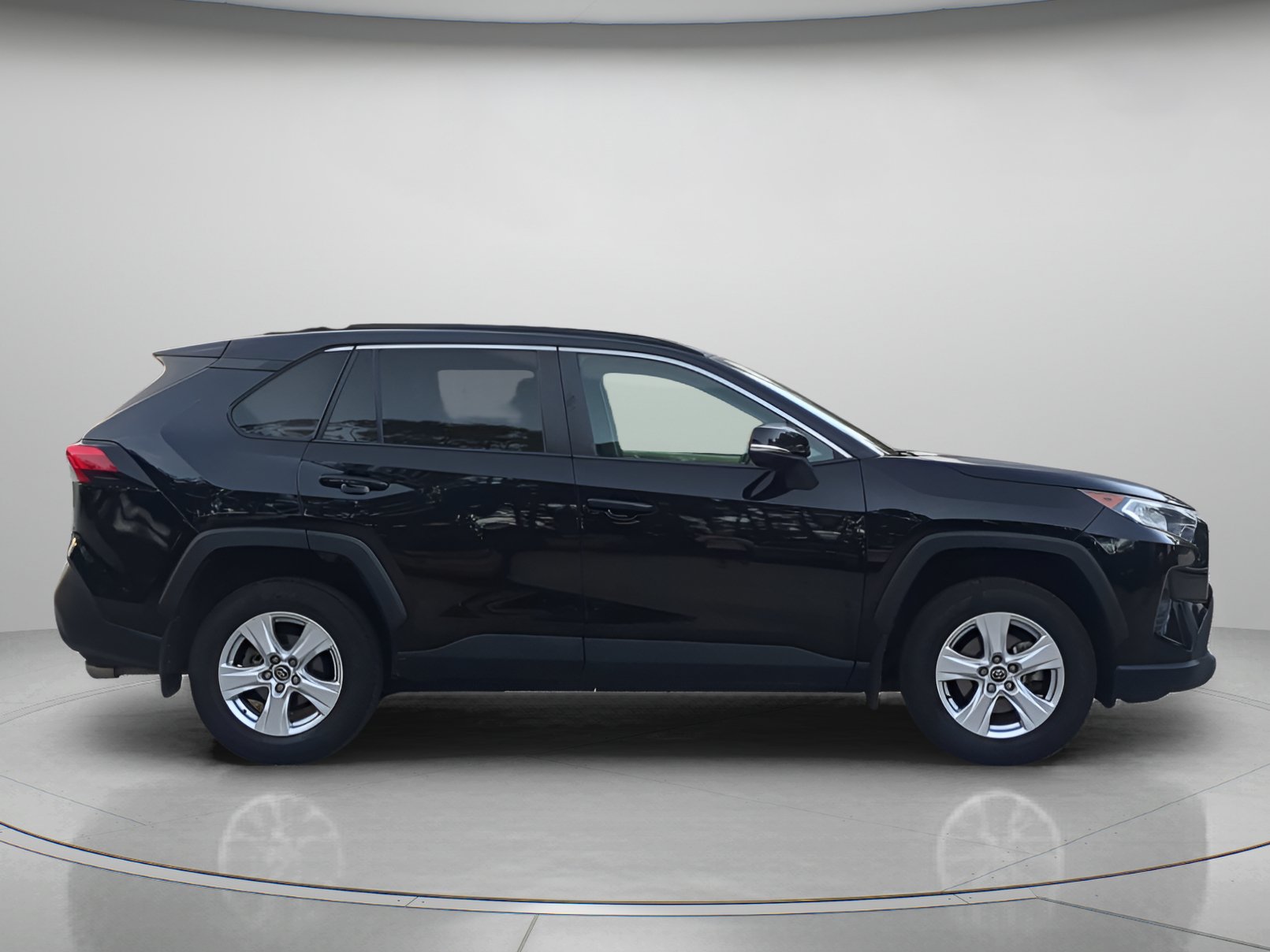 Used 2021 Toyota RAV4 XLE AWD/4WD image 39