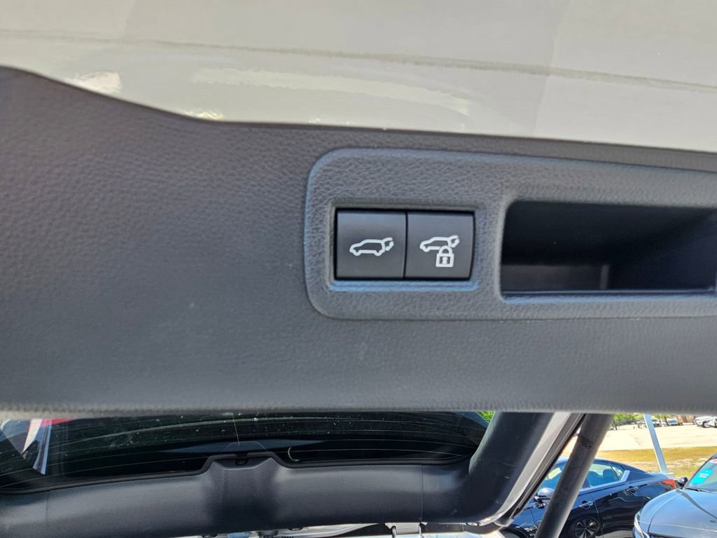 Used 2024 Toyota Venza Limited AWD/4WD image 10