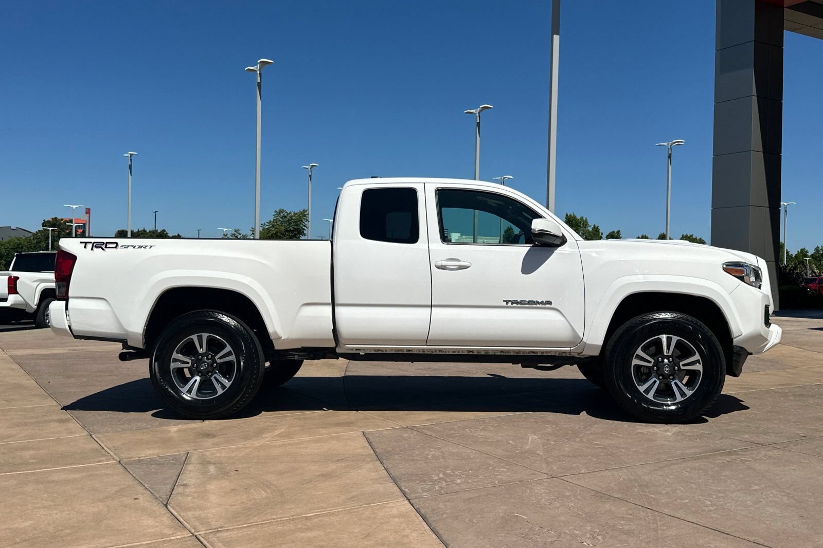 Certified 2016 Toyota Tacoma TRD Sport RWD image 3