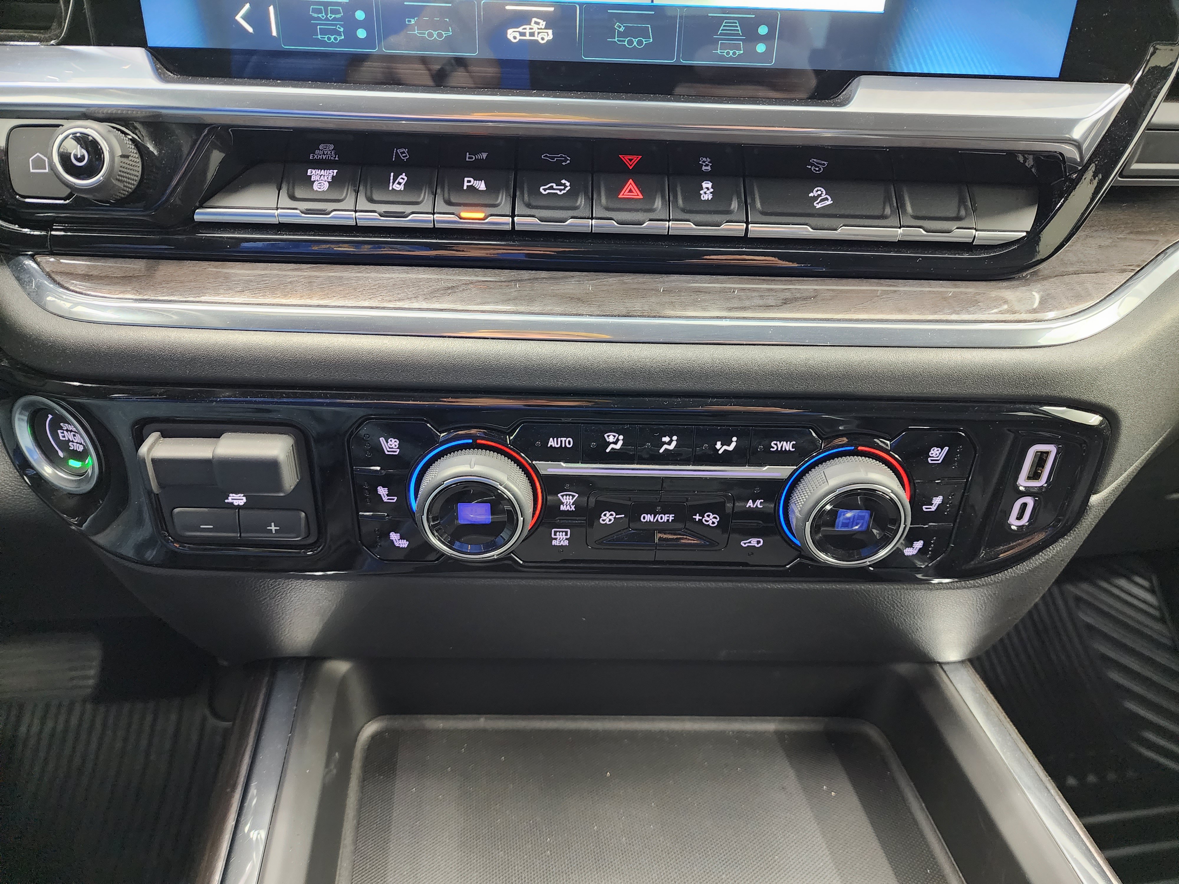 Used 2024 Chevrolet Silverado 2500 LTZ w/ LTZ Plus Package AWD/4WD image 17