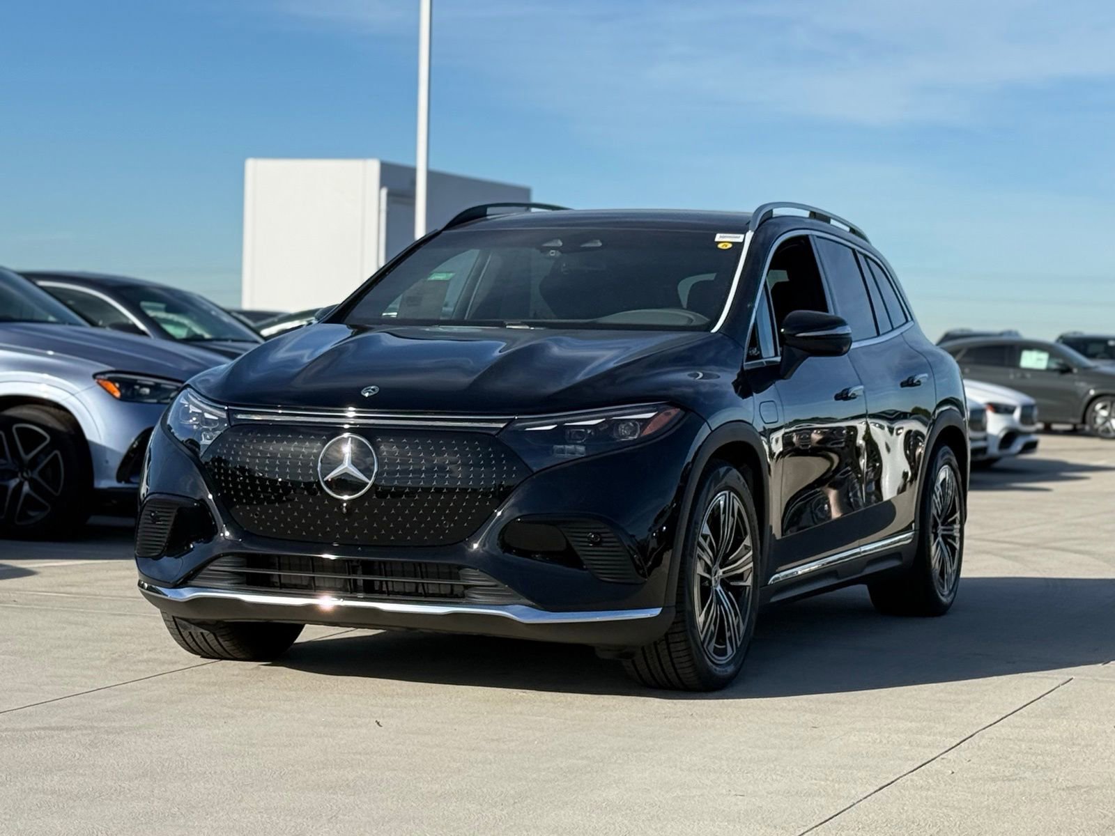 New 2026 Mercedes-Benz EQS 400 4MATIC SUV image 6