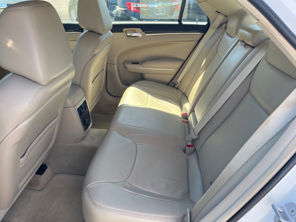 Used 2013 Chrysler 300 RWD image 17