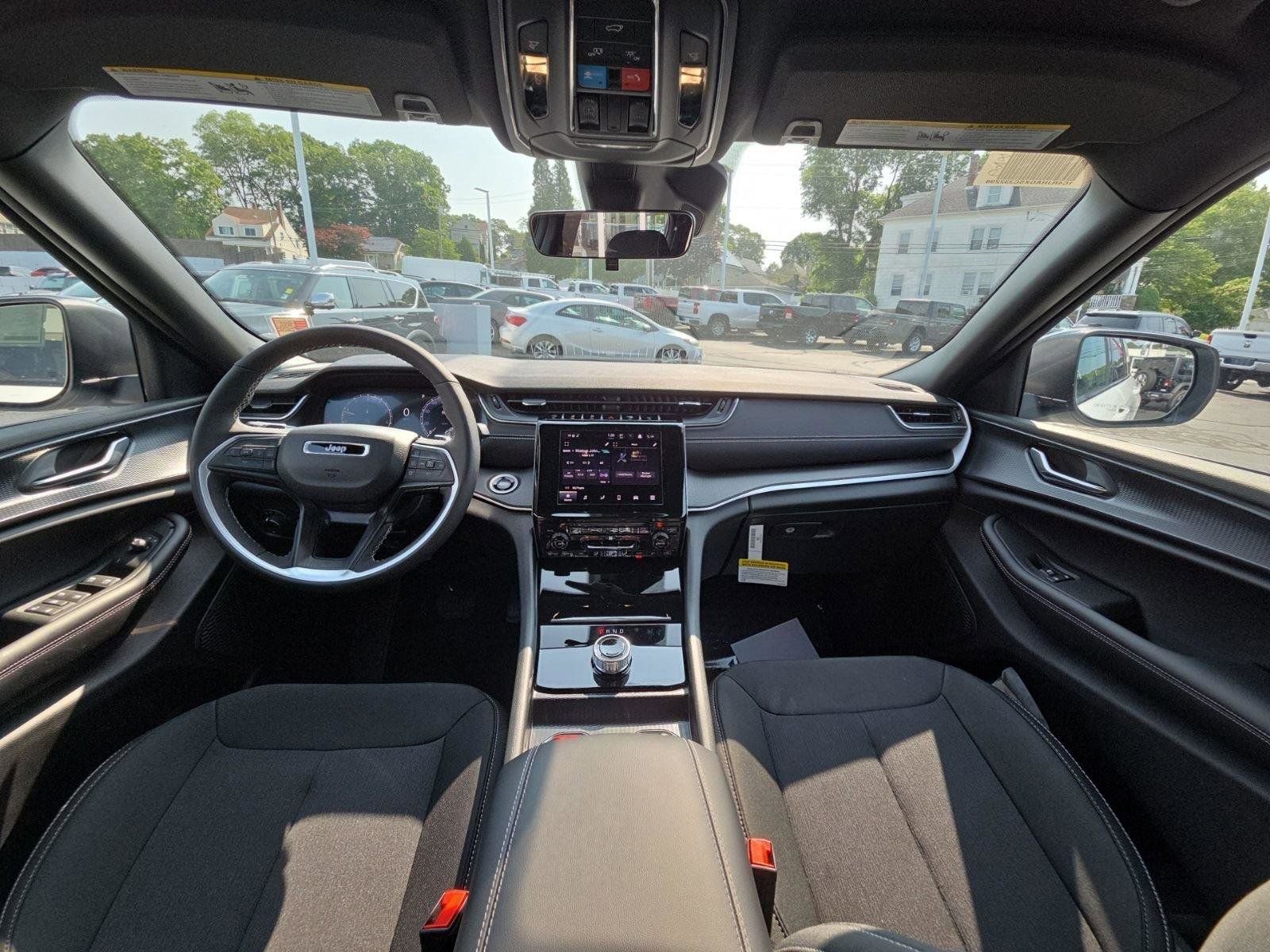 New 2025 Jeep Grand Cherokee Laredo X w/ Luxury Tech Group I image 14